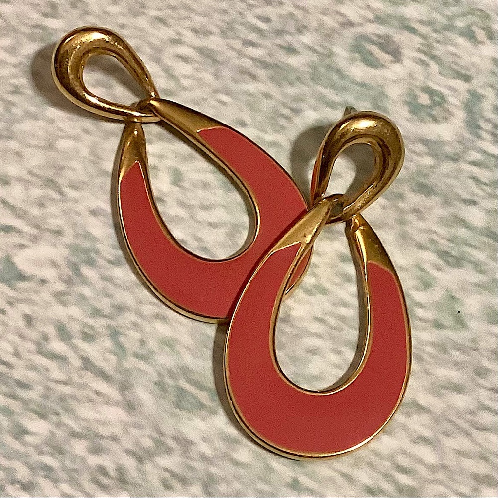 Authentic Vintage gold toned & peach melon colored earring set jewelry